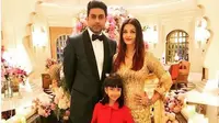 Aishwarya Rai bersama suami, Abishek Bachchan, dan putrinya, Aaradhya Bachchan. (dok.Instagram @aishwaryaraibachchan_arb/https://www.instagram.com/p/Bt2DR3GH2_R/Henry