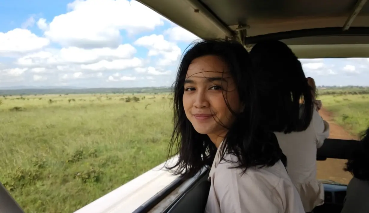 Alumnus UI ini memang memiliki sifat aktif dan ceria dalam jalani berbagai kegiatan. Tak ayal, senyum cantik yang merekah dari paras Rachel Amanda selalu terlihat. Foto Rachel Amanda tersenyum ini berhasil bikin para penggemarnya kian terpesona. (Liputan6.com/IG/@auroramanda95)