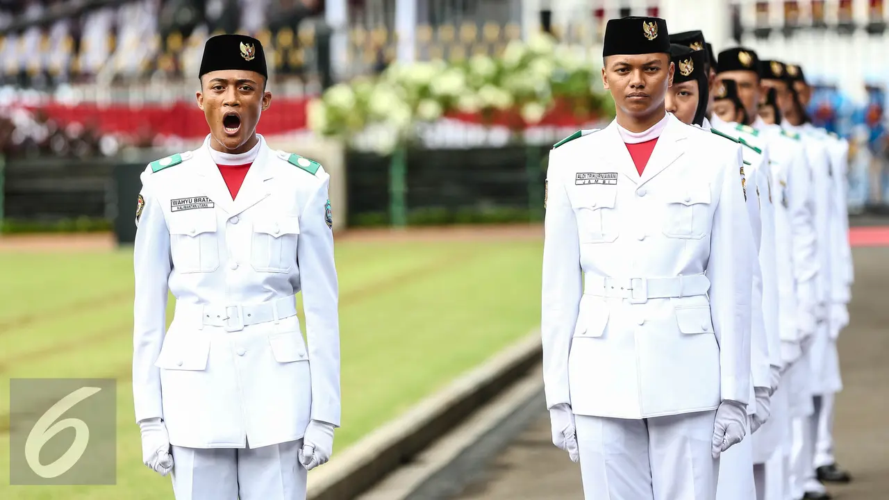20160815-Presiden-Jokowi-Tinjau-Gladi-Bersih-Paskibraka-Jakarta-FF