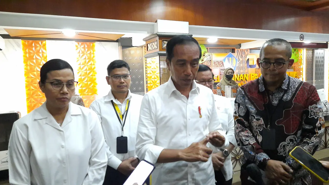 Presiden Jokowi Tinjau Penyampaian SPT di KPP Pratama Solo