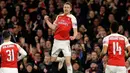 Gelandang Arsenal, Aaron Ramsey berselebrasi setelah mencetak gol ke gawang Napoli pada leg pertama perempat final Liga Eropa di Stadion Emirates, Kamis (11/4). Arsenal mendekatkan diri ke semifinal setelah berhasil mengalahkan Napoli 2-0. (AP/Kirsty Wigg