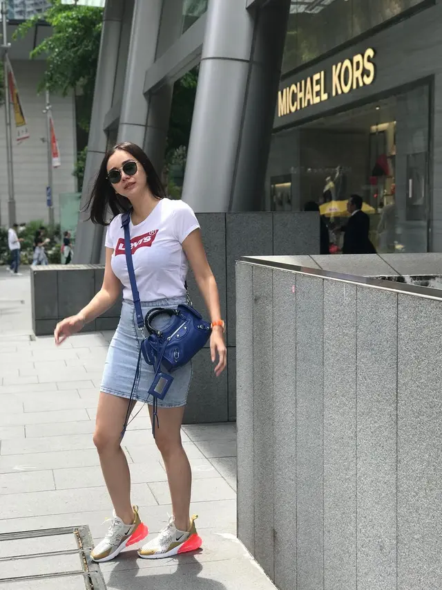 [Bintang] Aura Kasih