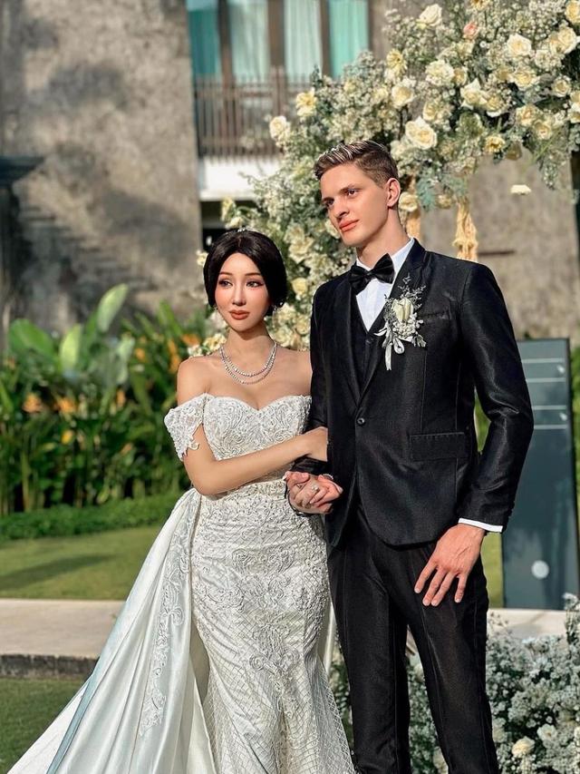 Detail Makeup Lucinta Luna Saat Tunangan