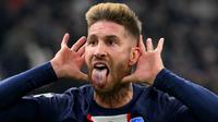Bek PSG, Sergio Ramos berselebrasi usai mencetak gol ke gawang Olympique Marseille  pada pertandingan babak 16 besar Piala Prancis di Stade Velodrome di Marseille, Prancis selatan pada 8 Februari 2023 . Sergio Ramos telah memutuskan untuk mengakhiri karier internasionalnya dan pensiun dari tim nasional Spanyol lewat pengumuman di sosial medianya pada Kamis (23/2/2023). NICOLAS TUCAT/AFP)