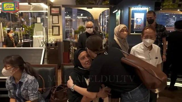 Potret Kedekatan 6 Artis dengan Mantan Mertua, Tetap Akrab