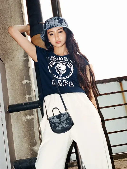 Coach hadirkan koleksi kolaborasi bersama BAPE®, sebuah brand streetwear Jepang.
