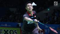 Tunggal putra Indonesia Jonatan Christie saat melawan pebulutangkis Denmark, Viktor Axelsen pada babak pertama Indonesia Open 2018 di Istora GBK, Jakarta, Selasa (3/7). Jonatan kalah 10-21, 19-21. (Liputan6.com/Helmi Fithriansyah)