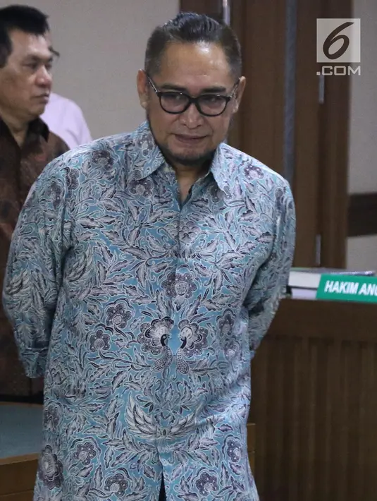 Terpidana korupsi pembangunan P3SON Hambalang, Andi Zulkarnaen Mallarangeng usai sidang PK di PN Jakarta Pusat, Kamis (19/7). Sebelumnya, Andi Zulkarnaen Mallarangeng dinyatakan bersalah oleh Pengadilan Tipikor Jakarta. (Liputan6.com/Helmi Fithriansyah)