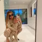 Busana Kembar Kylie dan Stormi. (dok. Instagram @kyliejenner/https://www.instagram.com/p/B9Z31U0Hdtj//Adhita Diansyavira)