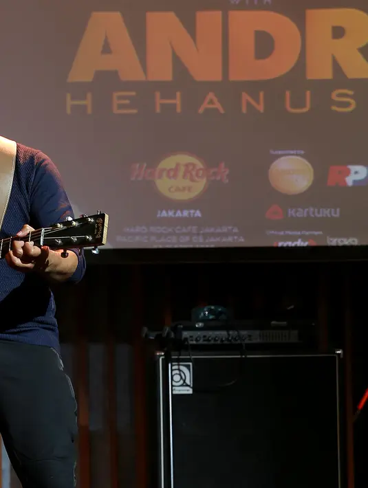 Saat jumpa pers di Hard Rock Cafe, Jakarta, Rabu (30/9/2015), Andre mengaku terdapat satu lagu ciptaan anaknya yang ikut terangkum di album barunya tersebut. (Galih W. Satria/Bintang.com)
