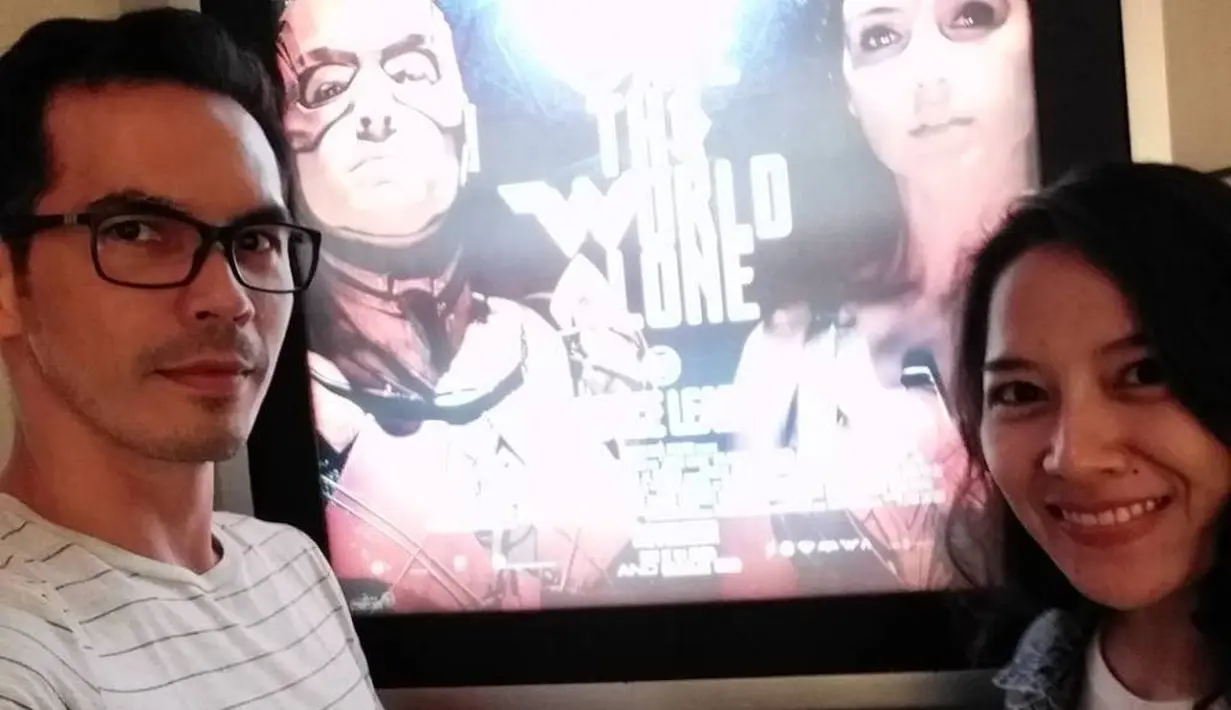 "I love watching movie with you...oh at last," yang berarti "aku suka nonton bareng kamu...oh akhirnya" tulis Atalarik dalam foto yang diunggahnya di Instagram. (Instagram.com/ariksyach)