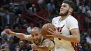 Pemain Miami Heat, Tyler Johnson mencoba melakukan tembakan saat diadang pemain Spurs, Manu Ginobili pada laga NBA basketball game di Miami, (25/10/2017). Spurs kalahkan Heat 117-100.  (AP/Wilfredo Lee)