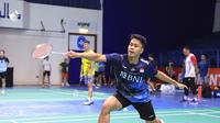 Tunggal putra Indonesia&nbsp;Anthony Sinisuka Ginting berlatih di Sheikh Rashid Bin Hamdan Indoor Hall, Al Nasr Club, Minggu (23/4/2023) siang, jelang bergulirnya turnamen Badminton Asia Championships 2023. (fot: PBSI)