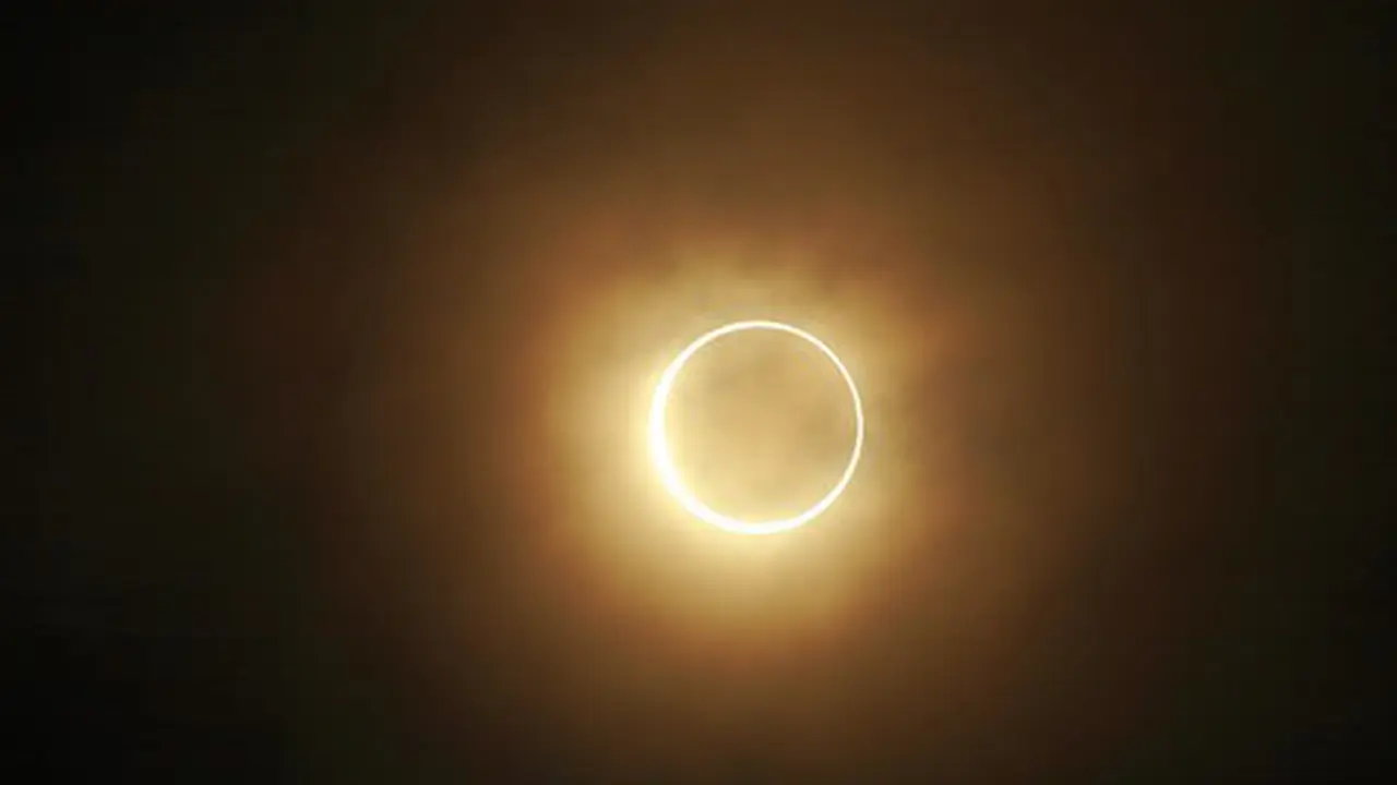 Cara Aman Melihat Gerhana Matahari Cincin