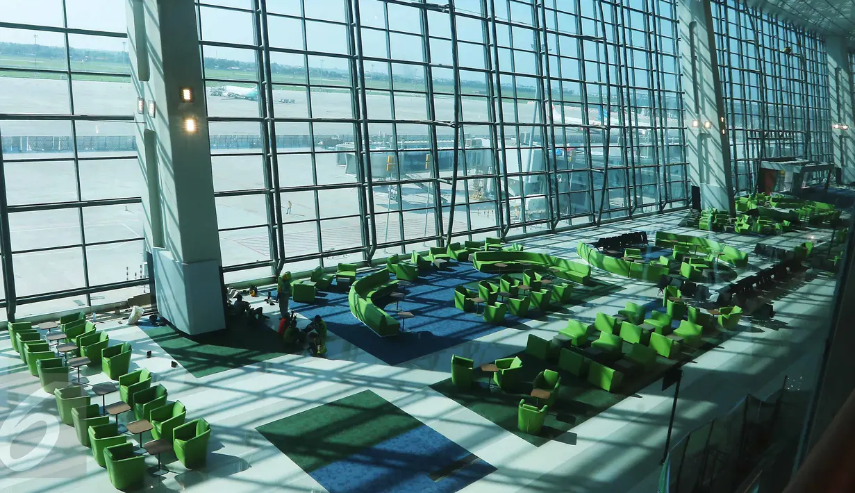 Suasana proyek Terminal 3 Ultimate Bandara Soekarno-Hatta, Tangerang, Rabu (8/6). Angkasa Pura II (Persero) berencana mengoperasikan terminal 3 ultimate Bandara Internasional Soekarno-Hatta pada 20 Juni 2016. (Liputan6.com/Angga Yuniar)