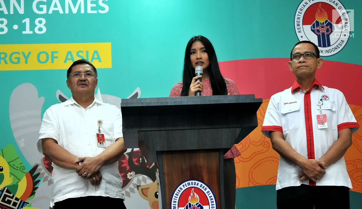 Jubir Kemenpora, Anindya Kusuma Putri dalam konferensi pers di Jakarta, Selasa (25/7). Pusdiklat calon Paskibraka tingkat nasional itu akan dikuti 68 putra dan putri pelajar SLTA berprestasi dari seluruh provinsi Indonesia. (Liputan6.com/Helmi Afandi)