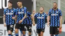 Striker Inter Milan, Alexis Sanchez, melakukan selebrasi usai mencetak gol ke gawang Sampdoria pada laga Liga Italia di Stadion Giuseppe Meazza, Sabtu (8/5/2021). Inter Milan menang dengan skor 5-1. (AP/Luca Bruno)