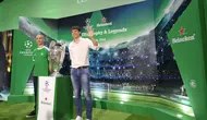 Fernando Morientes dan trofi Liga Champions di Jakarta (Liputan6.com/Thomas)