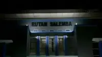 BNN DKI Jakarta melakukan razia di Rutan Salemba untuk menekan peredaran narkoba hingga penumpang ojek online tewas tertabrak truk.