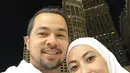 Sultan Djorghi melaksanakan ibadah umrah dalam rombongan artis Sinemart yang dilaksanakan pada 25 November hingga 3 Desember. Potret keharmonisan keluarga pasangan ini banyak membuat iri warganet. (Instagram/djorghisultan)
