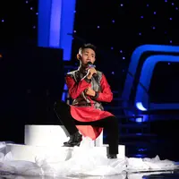 Standing ovation dari empat juri dan para penonton yang bertepuk tangan dengan penampilan sempurna Rafly. (Adrian Putra/Bintang.com)