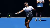 Petenis asal Swiss, Roger Federer, akan bertemu dua petenis kualifikasi pada dua babak awal Australia Terbuka 2017. (Ben Solomon/Tennis Australia)