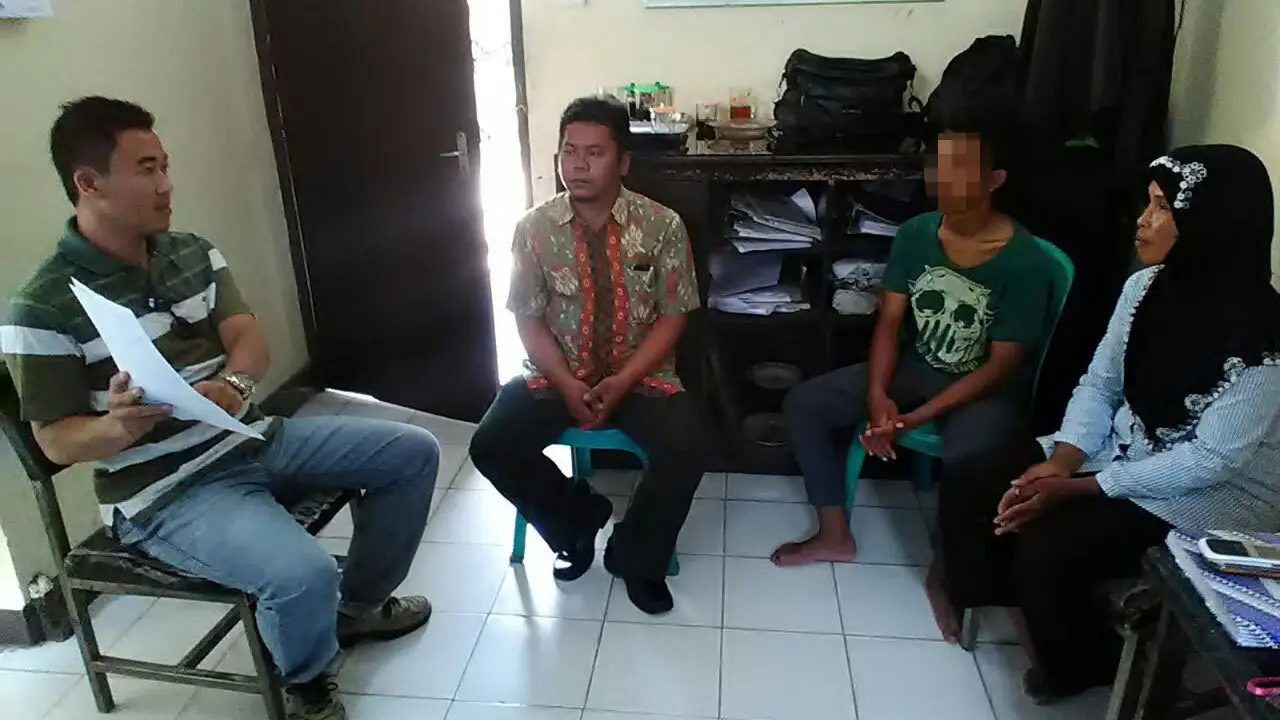 Penggemar Balap Liar Menangis Setelah Ancam Polisi