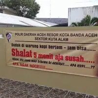 Walaupun menggegerkan dunia maya, tapi ternyata spanduk himbauan shalat dari Polda Aceh ini terbukti ampuh lho. Ini buktinya!
