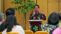 Menteri Kesehatan RI Budi Gunadi Sadikin melaksankaan diskusi bersama perkumpulan Alumni SMA Regina Pacis Bogor (PASMARPB) bertajuk, Layanan dan Industri Kesehatan Indonesia: Kini dan Ke Depan di Aula Kantor Direktorat Jenderal Tenaga Kesehatan, Jakarta Selatan, Sabtu, 11 Maret 2023. (Dok Kementerian Kesehatan RI)
