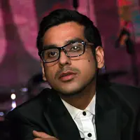 'Pekerja seni penghargaan terbesar adalah ketika ada yang menyanyikan,' jelas Bobby di tempat yang sama. (Deki Prayoga/Bintang.com)