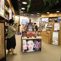 Toko Brunbrun Paris kini bertransformasi menjadi Sistersel dengan konsep multi brand. (Sistersel).