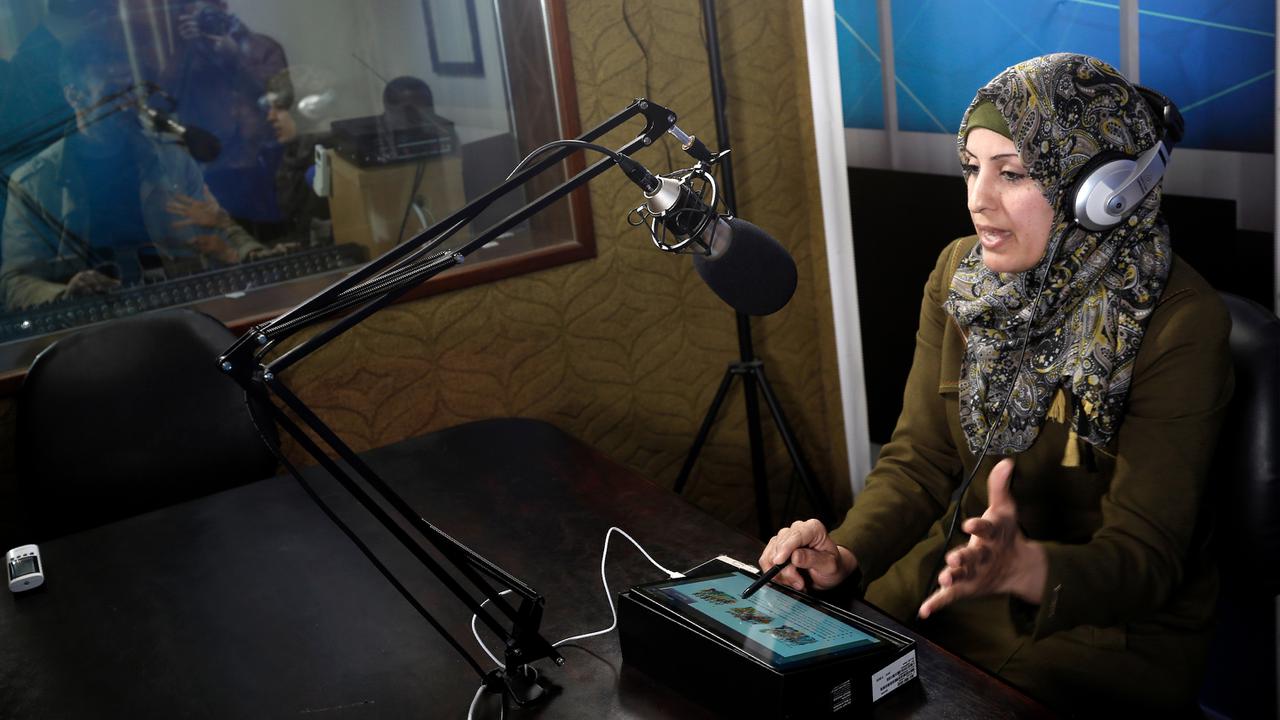 Diisolasi Akibat Corona, Guru di Gaza Mengajar Lewat Siaran Radio