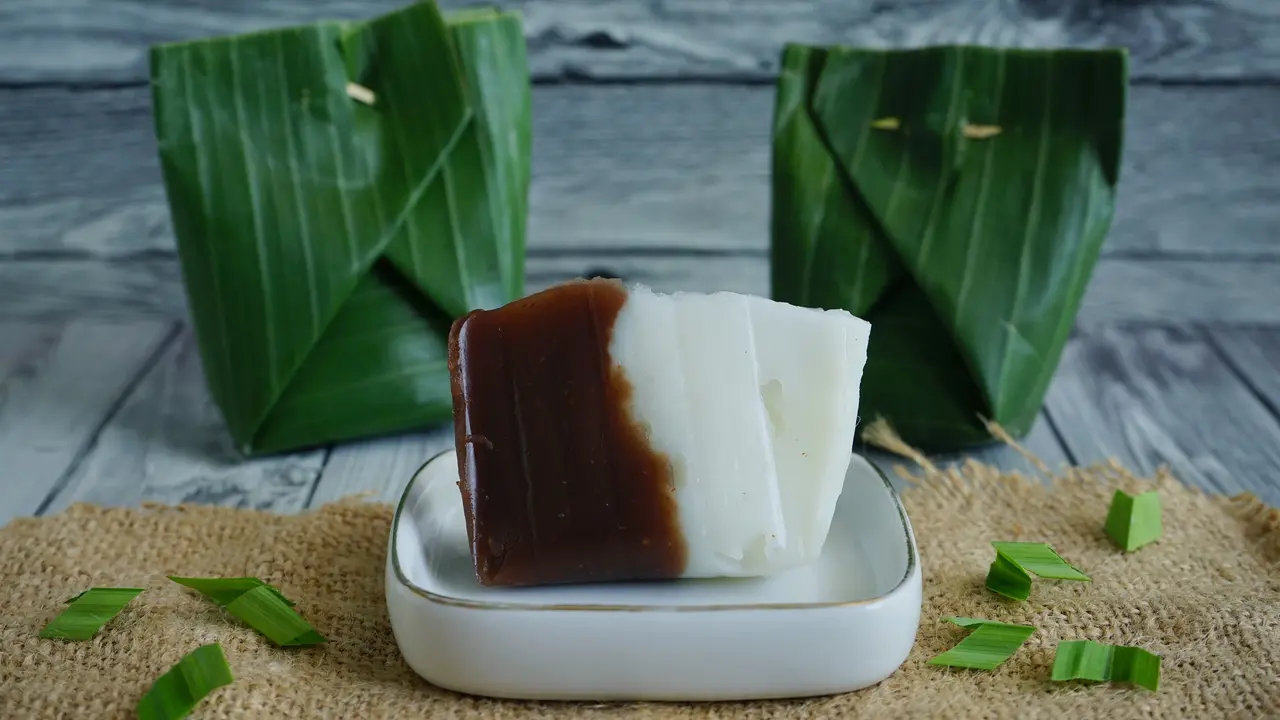 kue mega mendung