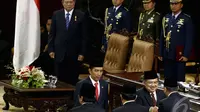 Joko Widodo dan Yusuf Kalla bersiap untuk menandatangani peresmian sebagai Presiden dan Wakil Presiden Indonesia periode 2014-2019 , Jakarta, Senin (20/10/2014) (Liputan6.com/Andrian M Tunay)