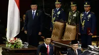 Joko Widodo dan Yusuf Kalla bersiap untuk menandatangani peresmian sebagai Presiden dan Wakil Presiden Indonesia periode 2014-2019 , Jakarta, Senin (20/10/2014) (Liputan6.com/Andrian M Tunay)