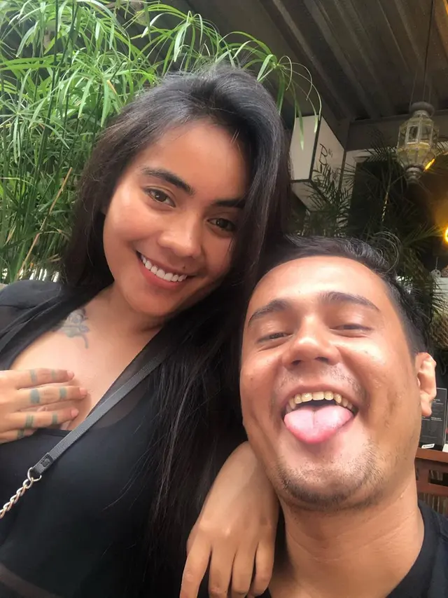 Jarang Tersorot, Ini 6 Potret Bobby Joseph dengan Sang Kekasih