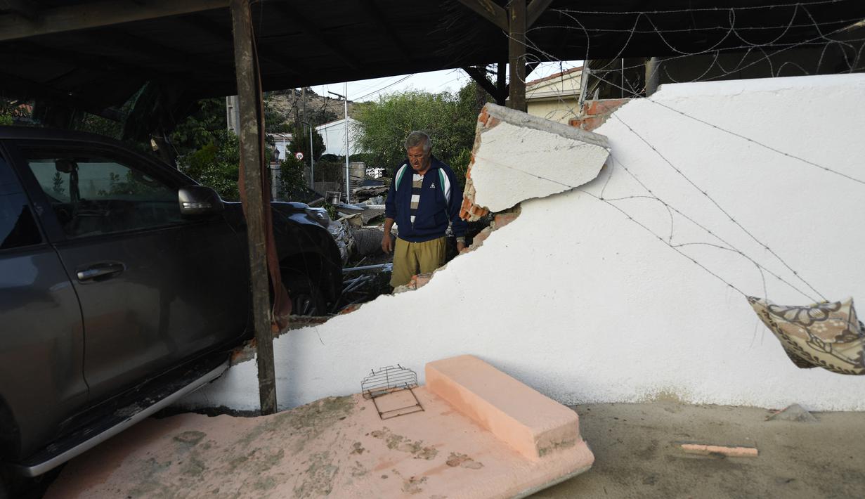Dua orang tewas dan tiga orang hilang pada hari Senin setelah hujan deras mengguyur Spanyol, memicu banjir bandang yang memaksa penutupan jalur metro Madrid dan jalur kereta api berkecepatan tinggi. (Oscar DEL POZO CAÑAS / AFP)