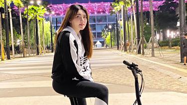 Cerita Masa Kecil Via Vallen Yang Tak Dekat Dengan Orang Tua News Entertainment Fimela Com