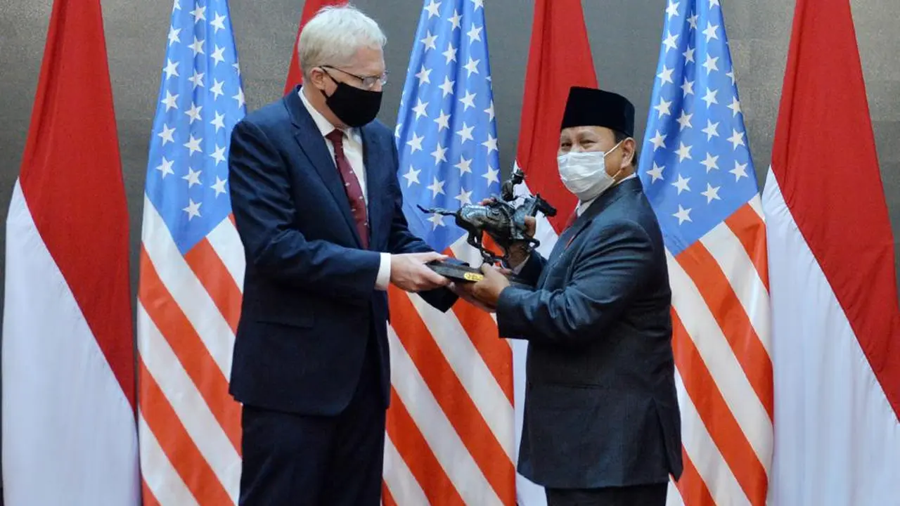 Menteri Pertahanan (Menhan) Prabowo Subianto menerima kunjungan Plt Menhan Amerika Serikat Christopher Miller