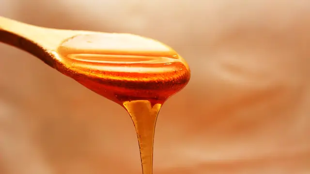 Manfaat minum campuran air hangat dan madu