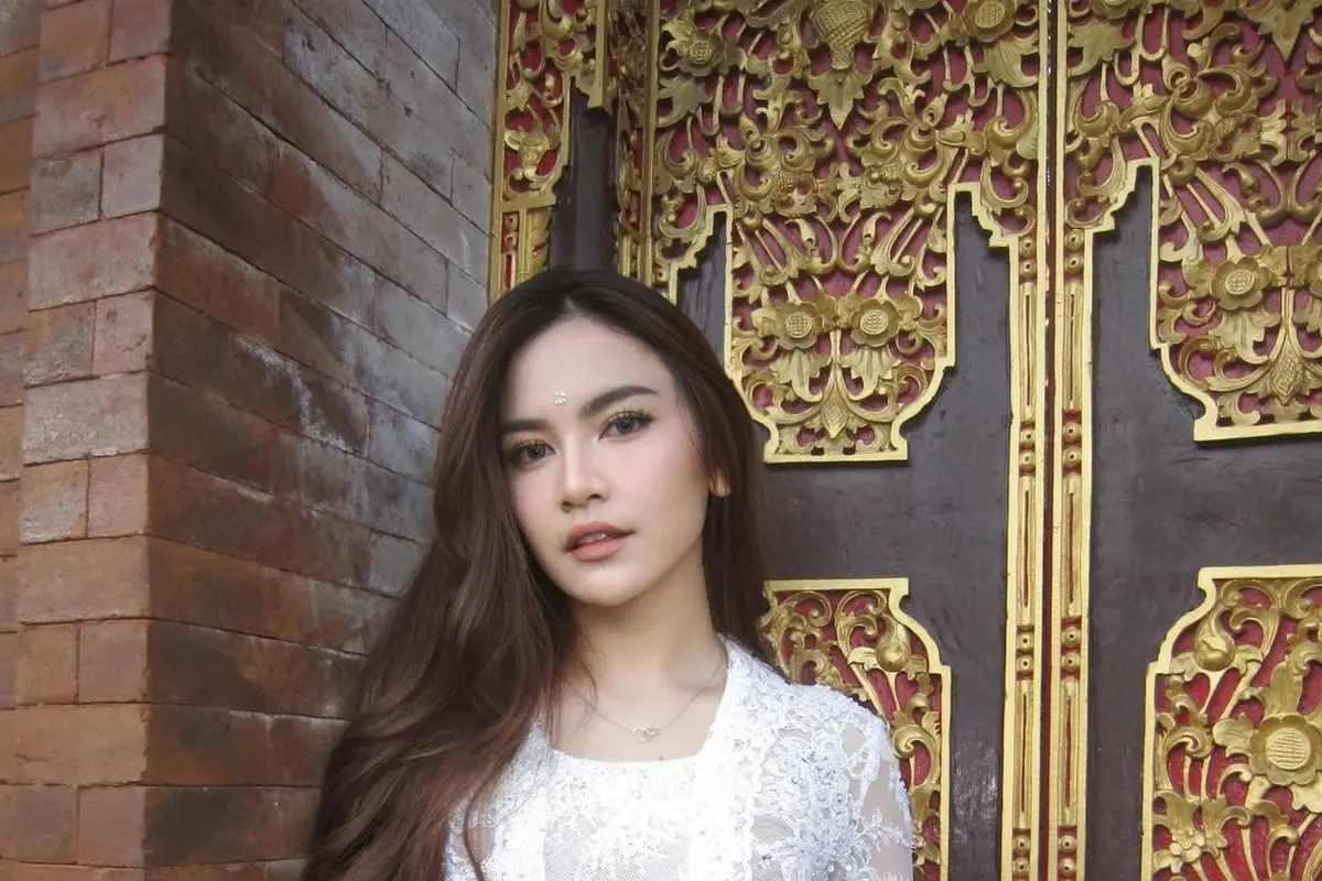 Kebaya artis untuk 17 Agustus