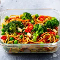 ilustrasi mie sayur/&nbsp;Anna_Pustynnikova/Shutterstock