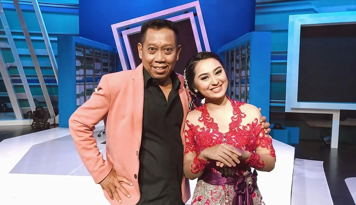 Pemilik nama lengkap Citragama Prameswari merupakan salah satu penyanyi jebolan ajang pencarian bakat X Faktor Indonesia pada 2015 lalu. Hanya sampai 11 besar, ternyata tidak menyurutkan kariernya di dunia hiburan yang kini lebih dikenal sebagai seorang sinden. (Liputan6.com/IG/@memes_prameswari)