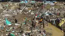 Foto udara menunjukkan rumah-rumah yang rusak akibat terjangan Topan Kalmaegi di Talisay, Provinsi Cebu, Filipina, pada Rabu 5 November 2025. Para pejabat setempat mengatakan bahwa provinsi Cebu menjadi daerah yang paling terpukul. (Jam STA ROSA/AFP)