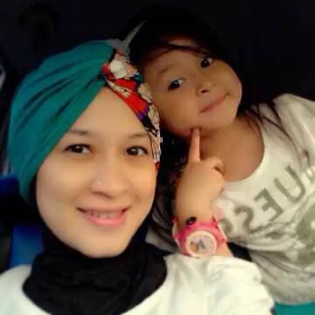 Ternyata Mualaf Sejak SMP, Ini 6 Potret Lawas Okie Agustina di Awal Berhijab