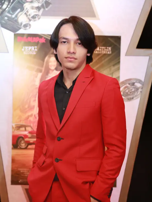 Tertuliskan saat itu Jefri tengah menumpangi ojek online, dan meminta sang pengemudi untuk mencari atm, ke restoran cepat saji, hingga balik lagi ke kumpulan pemulung untuk memberikan bantuan. (Adrian Putra/Bintang.com)