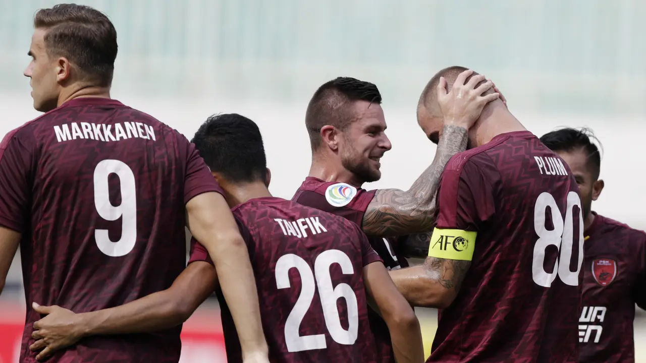 Para pemain PSM Makassar merayakan gol yang dicetak Wiljan Pluim ke gawang Lao Toyota FC pada laga Piala AFC. (Bola.com/M. Iqbal Ichsan)