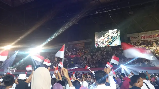 Relawan Anies Baswedan memadati Tennis Indoor Senayan jelang puncak temu kebangsaan.