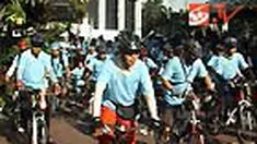 Warga Ibu Kota menggelar berbagai kegiatan pada acara Car Free Day atau hari bebas kendaraan bermotor di Jalan Jendral Sudirman-MH Thamrin, Jakpus. Acara di antaranya diisi gerak jalan dan kegiatan sosial. 