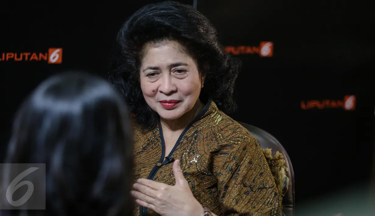 Ekspresi Menteri Kesehatan (Menkes), Nila F Moeloek ketika sesi wawancara khusus dengan tim Liputan6.com di kantor Kementerian Kesehatan, Jakarta, Selasa (30/6/2015). (Liputan6.com/Faizal Fanani)